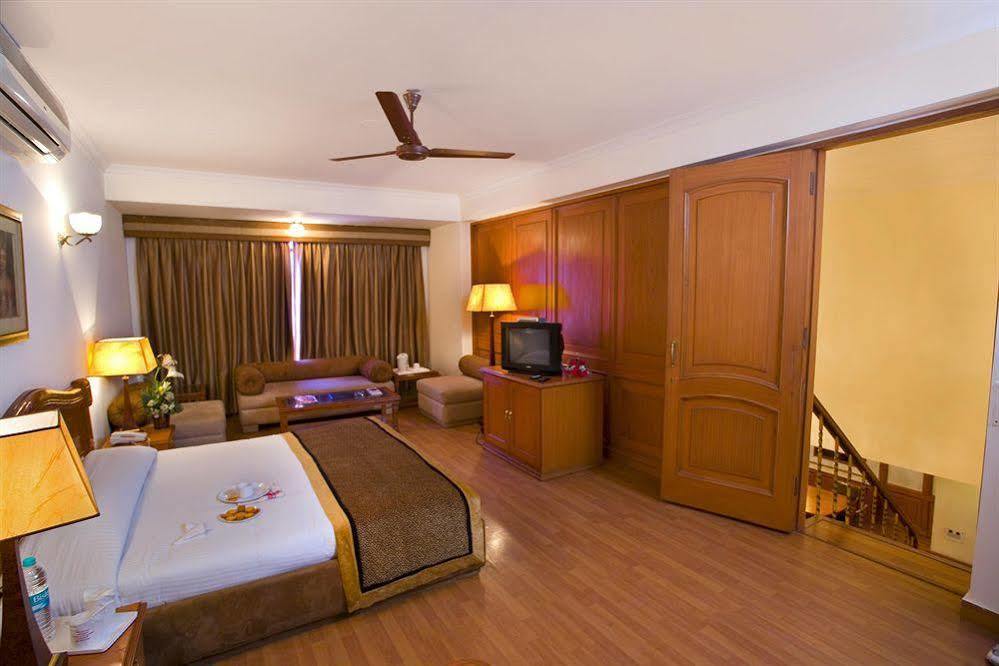 The Bmk Hotel Greater Kailash Delhi (National Capital Territory of India) Exterior foto